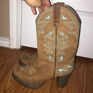 Beautiful brown and teal cowgirl boots!