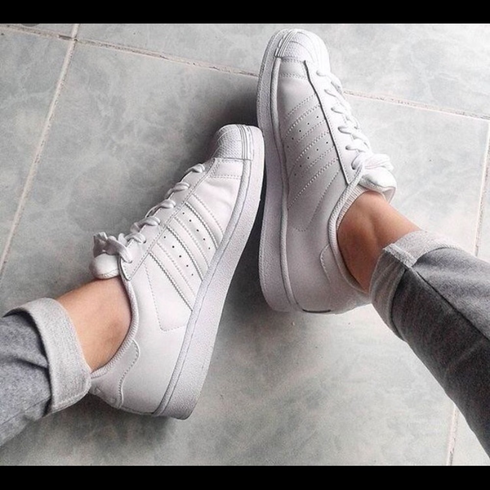 Adidas Women's Superstars 7.5