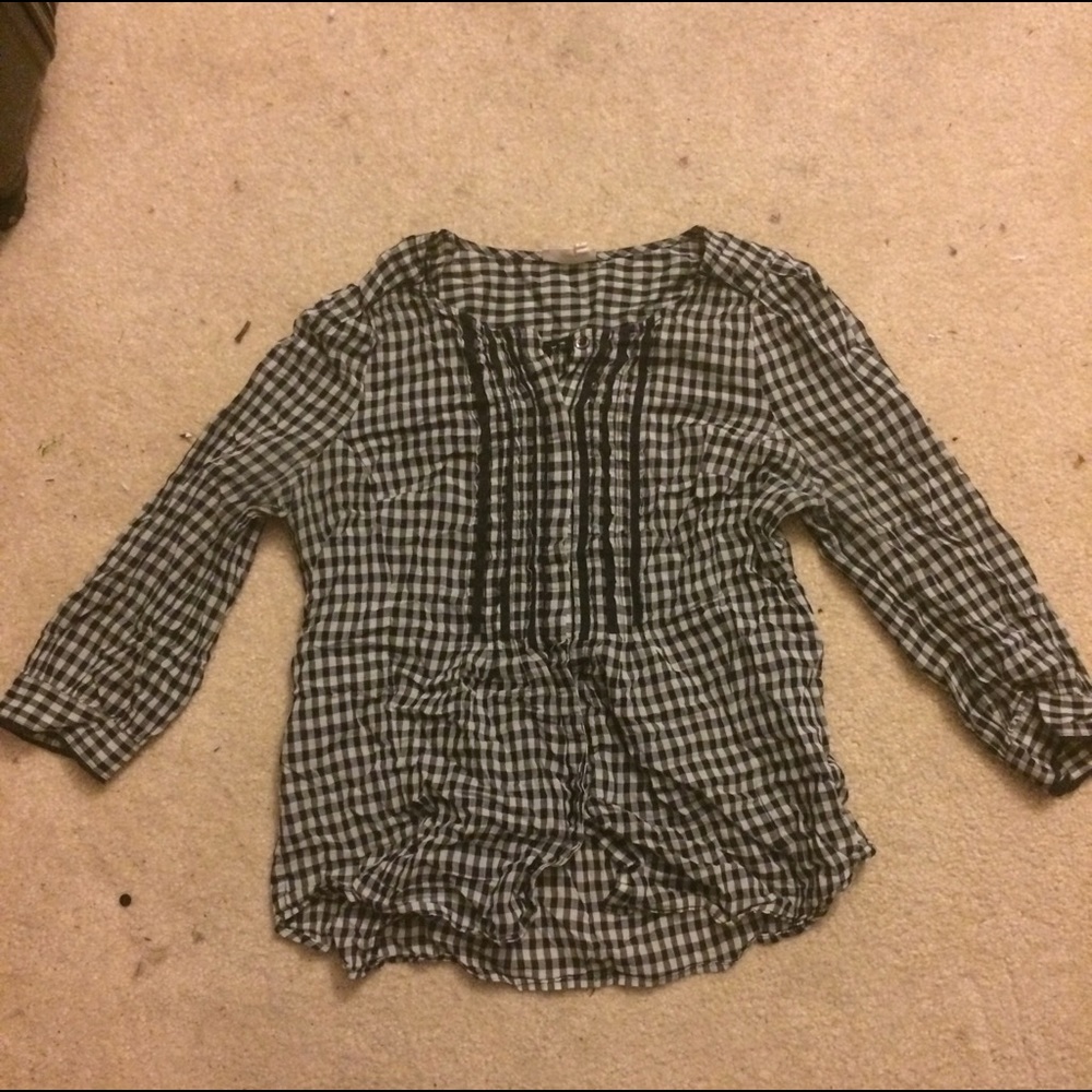 Gingham blouse.