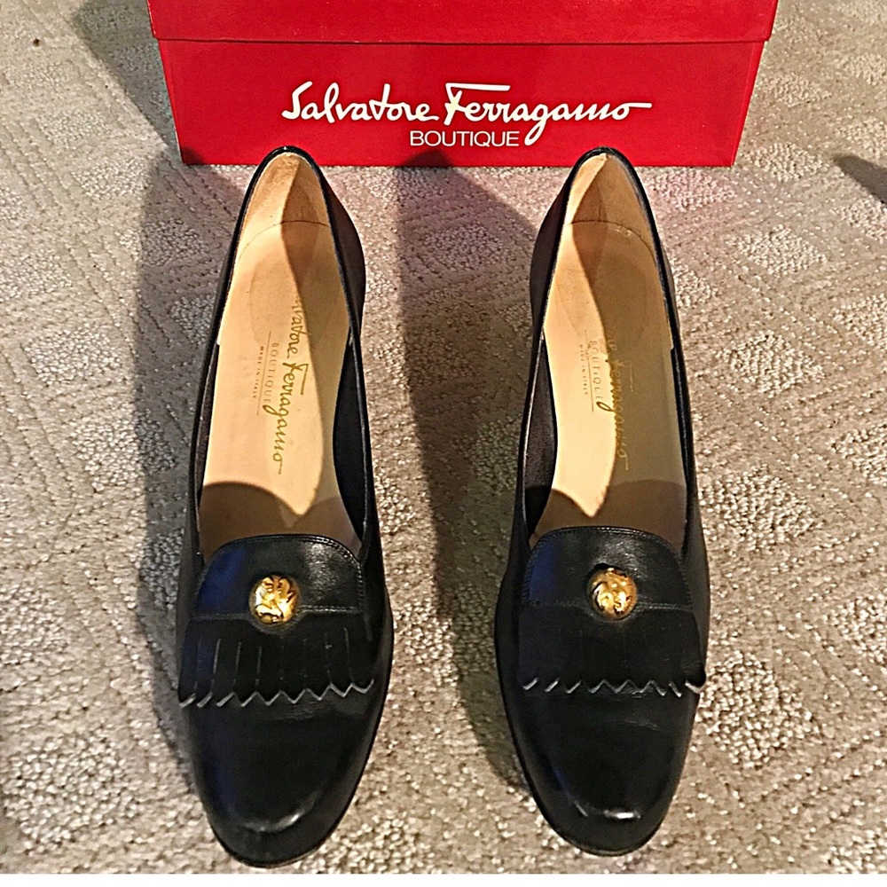 SALVATORE FERRAGAMO Leather Shoe (size 8 narrow)💗