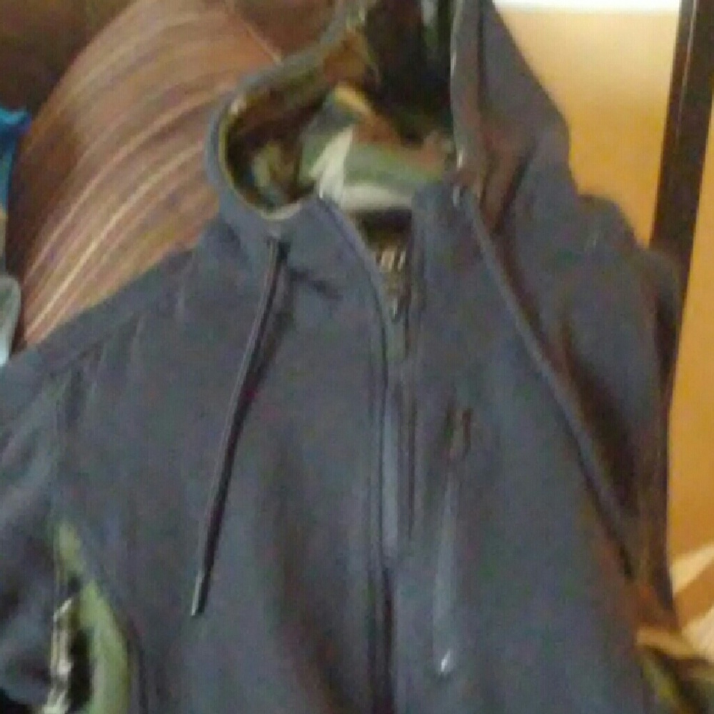 Mens med camo hoodie