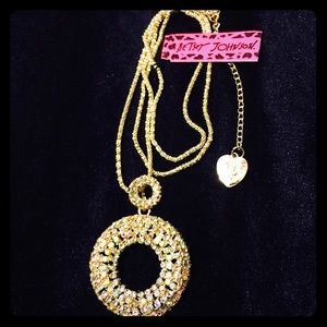 💜Betsey Johnson crystal O necklace 💜