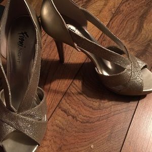 Beautiful Fioni Night Gold Heels😛