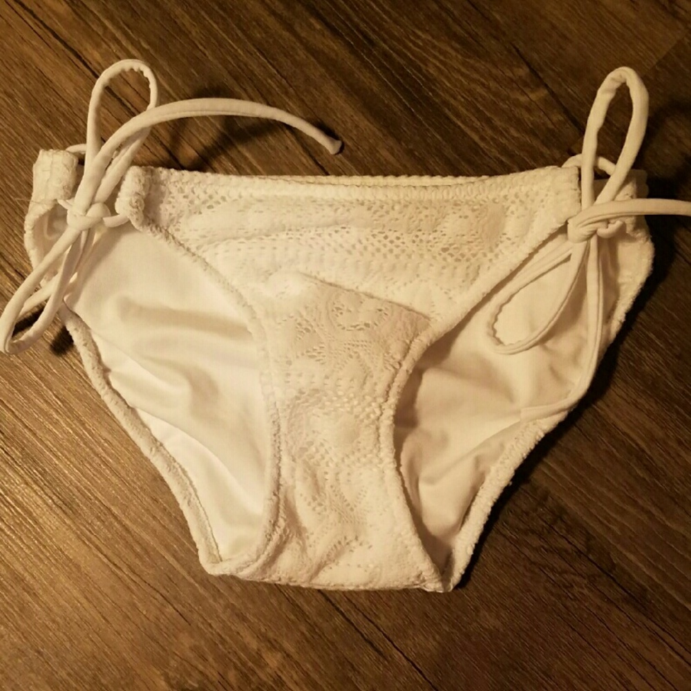 Xs VS white crochet bikini bottoms