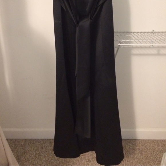 Beautiful new gown never got to wear.. - Picture 2 of 3