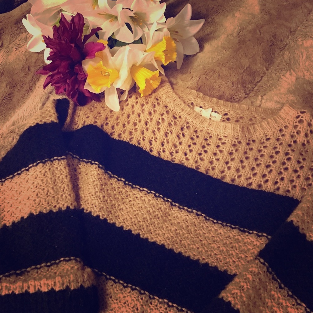 Beautiful Sweater in Tan and Black Size Large