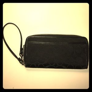 NWOT Coach Signature Zip Wristlet