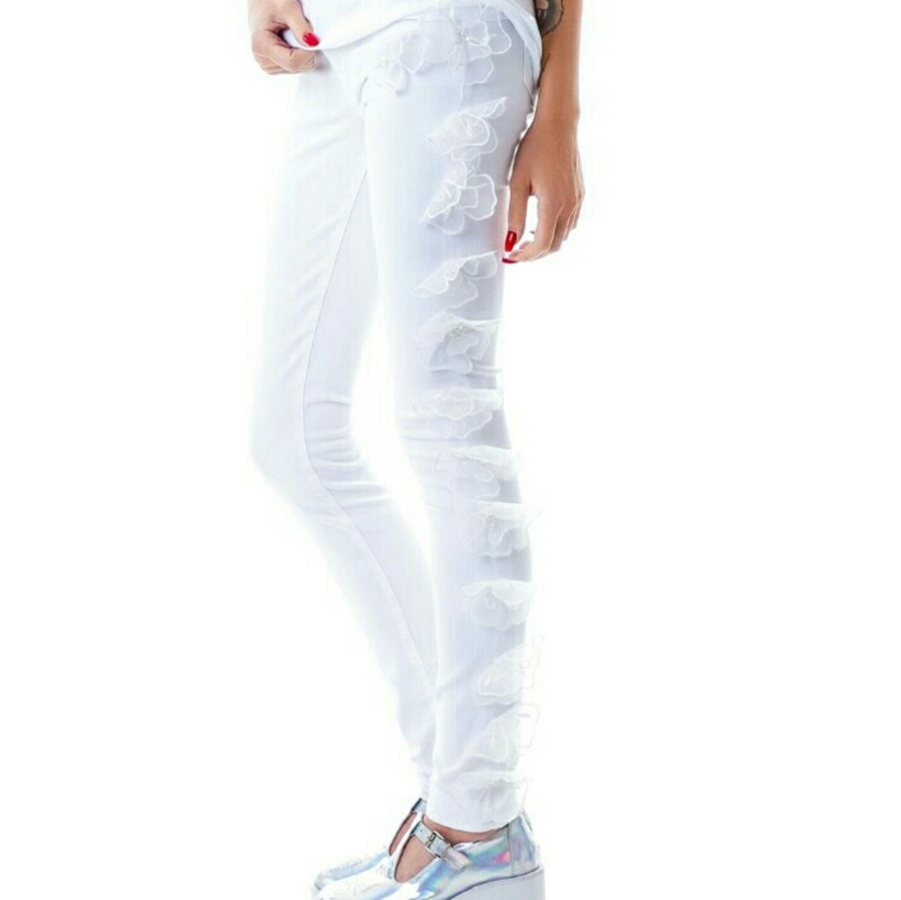 NWT! RARE Wildfox Camellia lace applique jeans