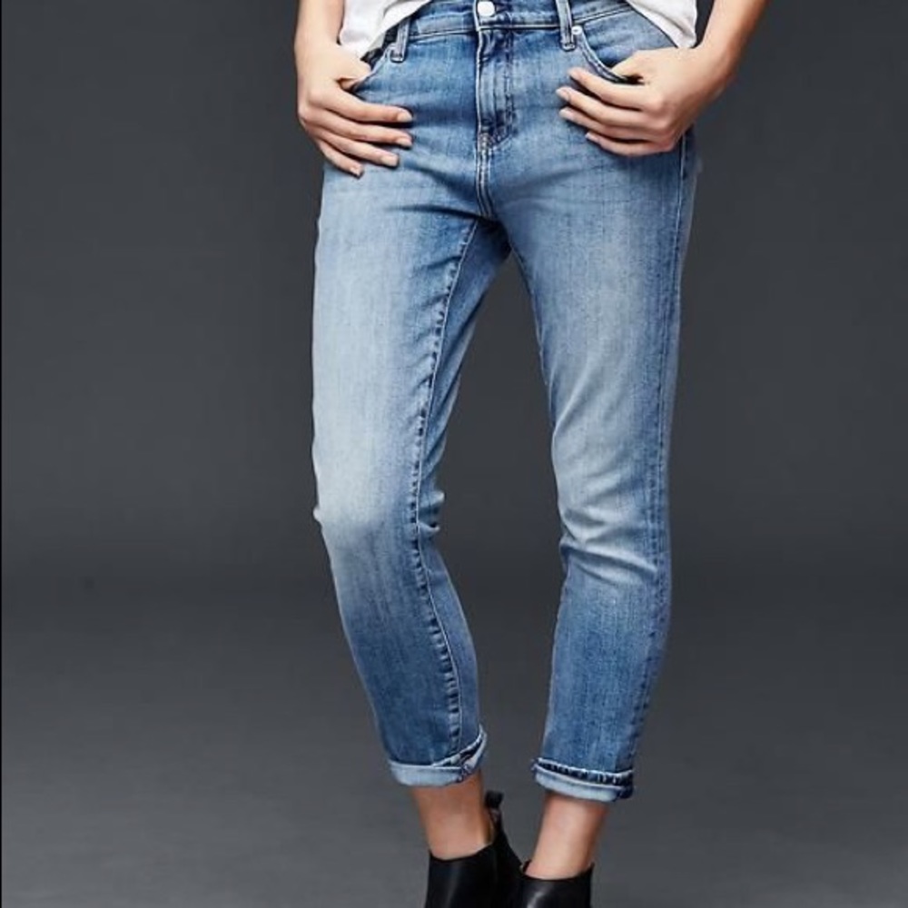 GAP Girlfriend Jean LIGHT WASH Sz 28