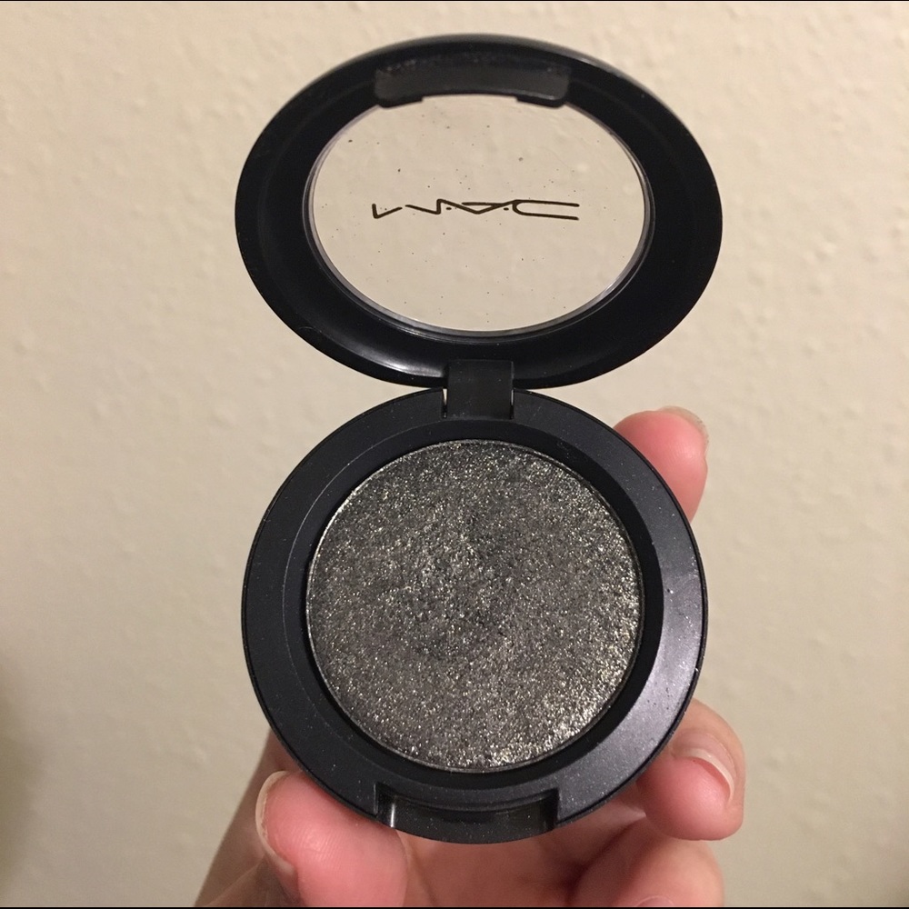 MAC Cosmetics: Jet couture