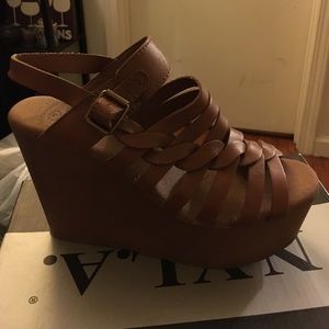 🌈SPRING SALE ☀️ SANDAL TIME!!