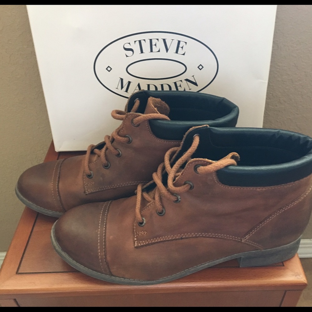 Steve Madden Baine, cognac, lace up booties.