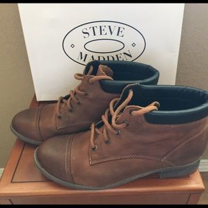 Steve Madden Baine, cognac, lace up booties.