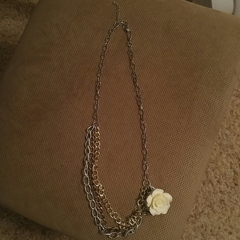 Flower necklace super cute