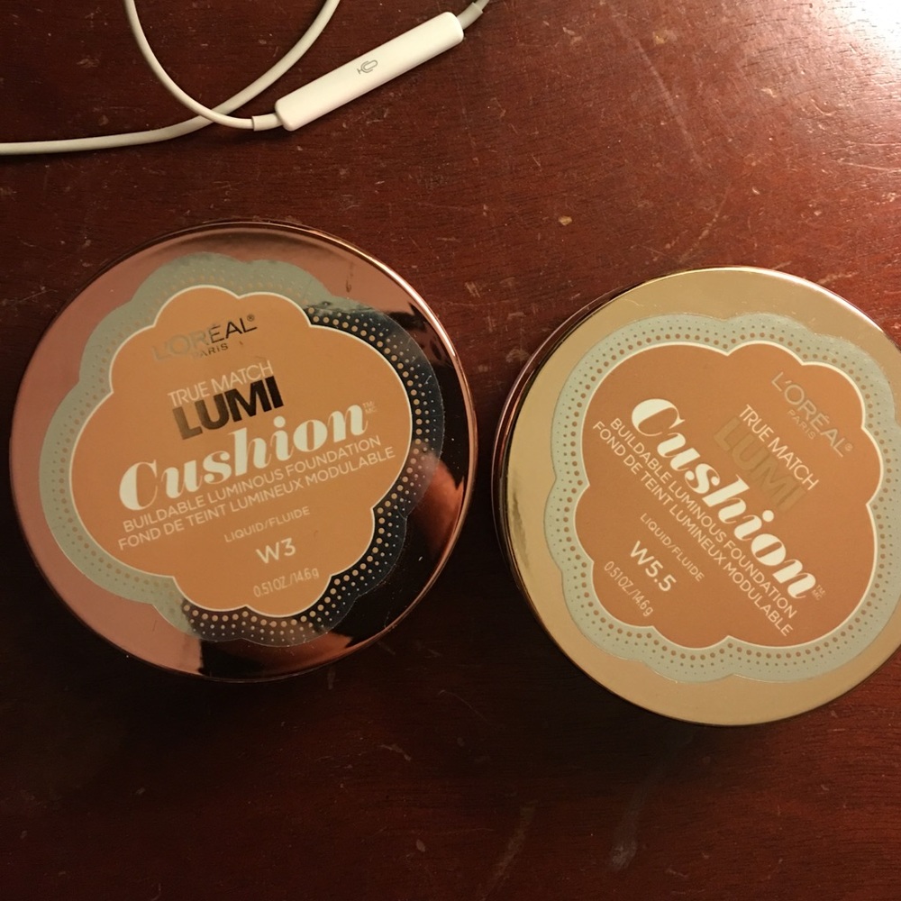 2 L'Oréal Lumi Cushion Foundations