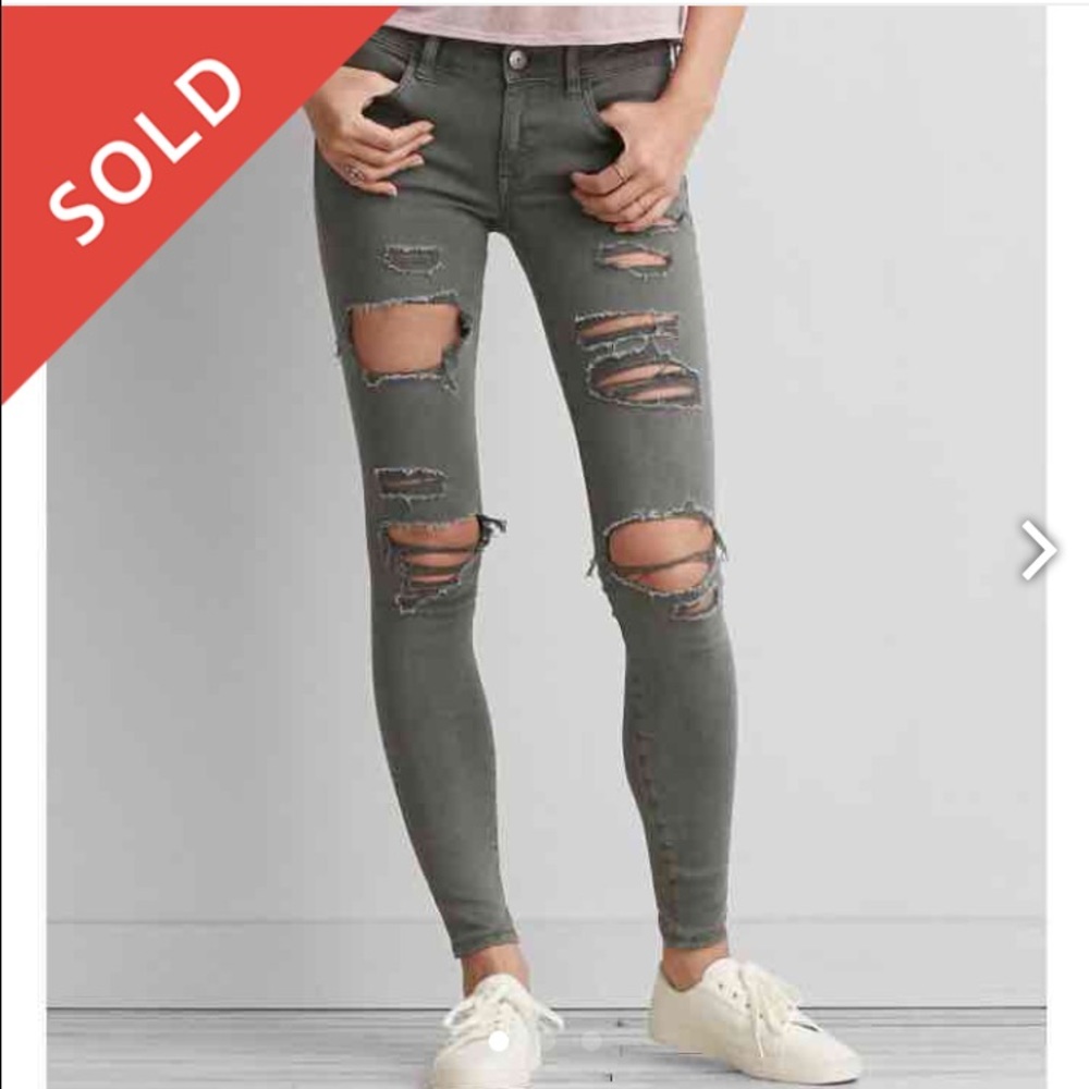 IN SEARCH OF THESES JEANS. PLEASE DO NOT BUY