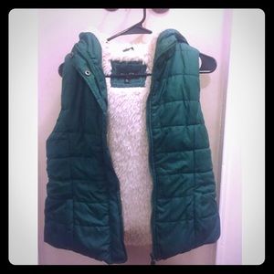 Green Rue21 Faux Fur Zip Up Lined Hooded Vest