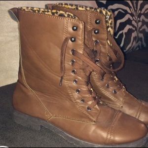 Women's fashion boots size 10