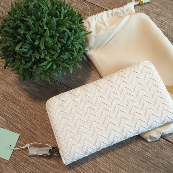 Deux Lux Handbags - ⬇️ Sale⬇️ NWT Crosby Zip Around Wallet