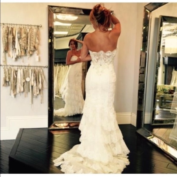 Enzoani - Timeless designer wedding dress - Picture 2 of 4