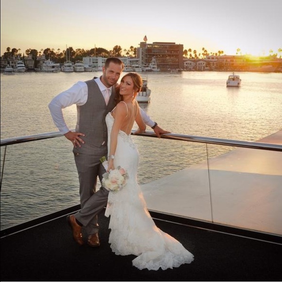 Enzoani - Timeless designer wedding dress - Picture 3 of 4