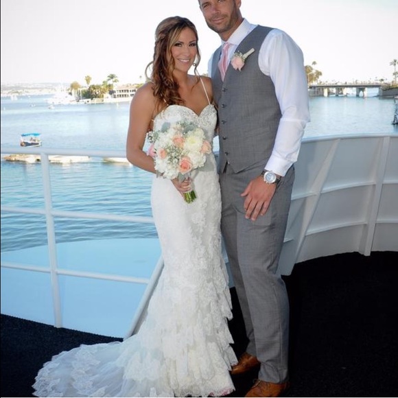 Enzoani - Timeless designer wedding dress - Picture 4 of 4