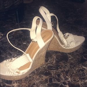 Women's size 10 white wedges