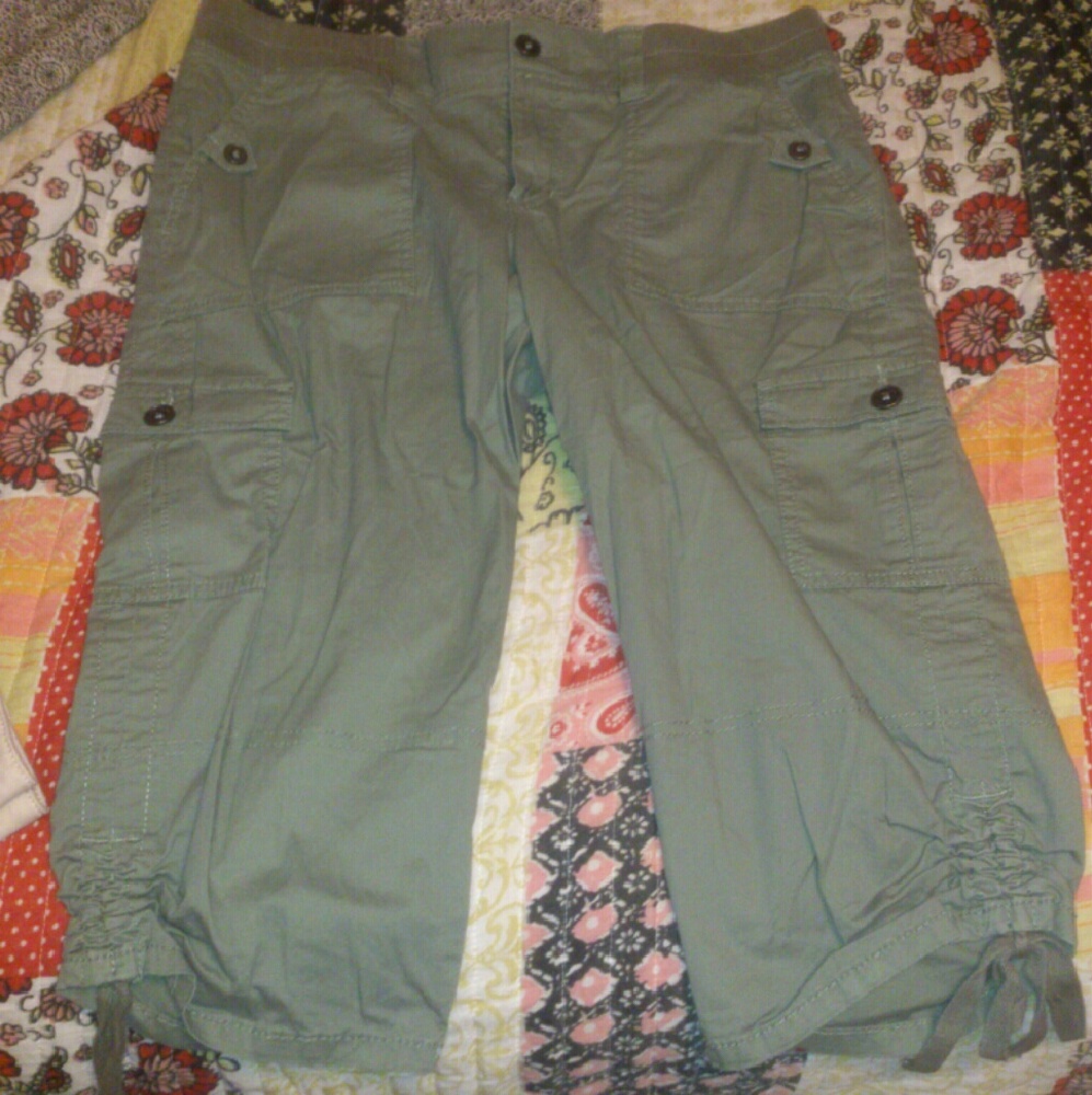 Cargo Capris