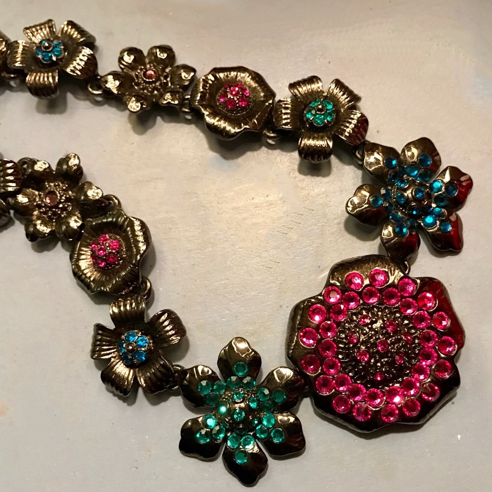 Gorgeous Rhinestone Flower Necklace