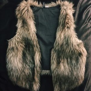 🦄 H&M Faux Fur Vest