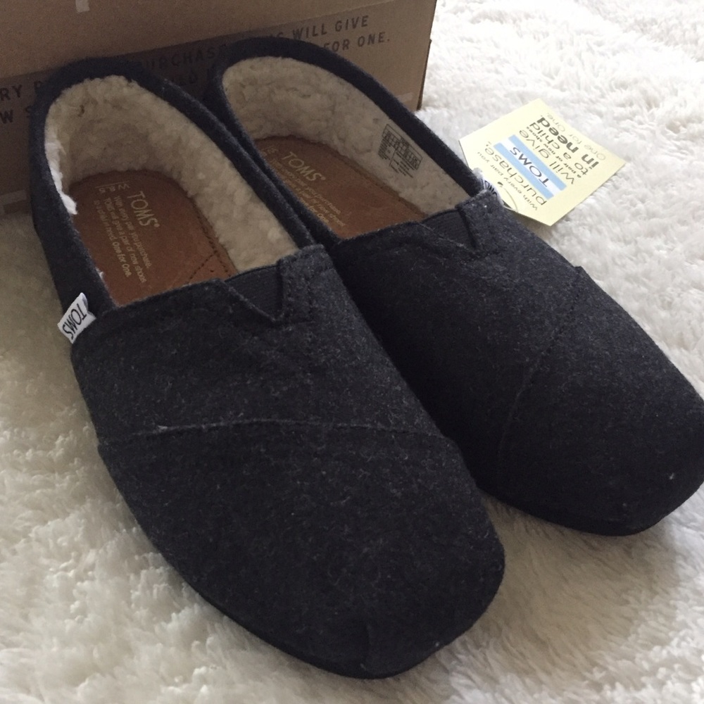 Toms Classic Faux Shearling Lined Slip-On Shoe - Picture 2 of 4