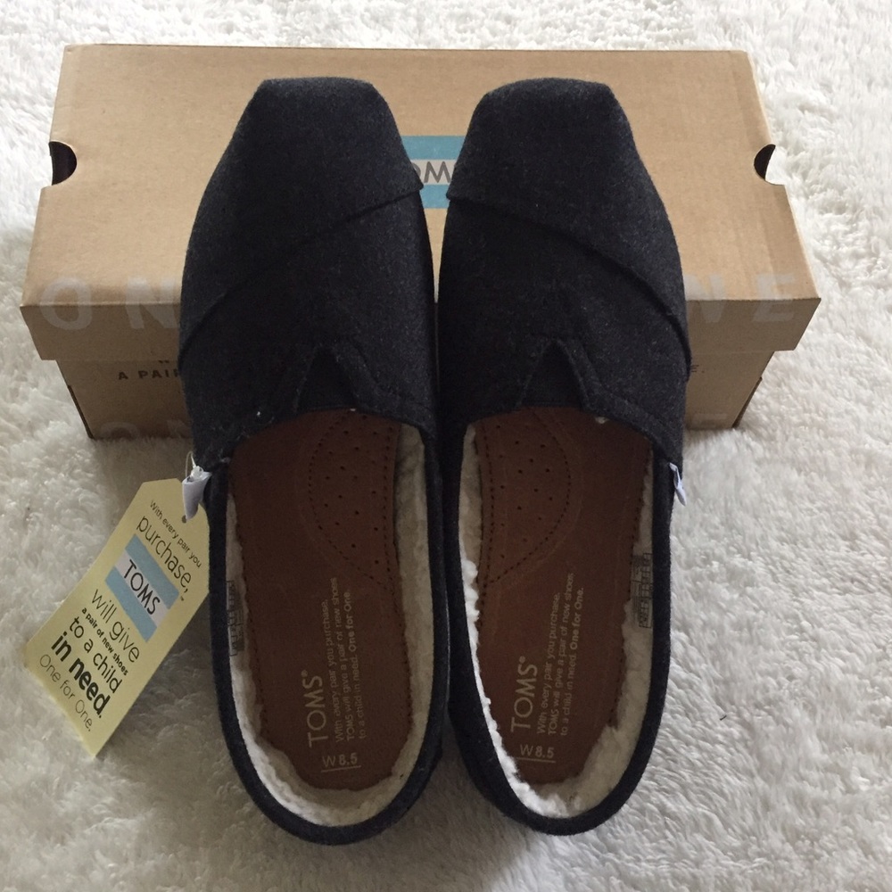 Toms Classic Faux Shearling Lined Slip-On Shoe - Picture 4 of 4