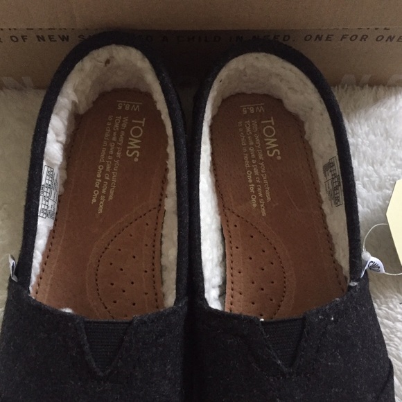 Toms Classic Faux Shearling Lined Slip-On Shoe - Picture 3 of 4