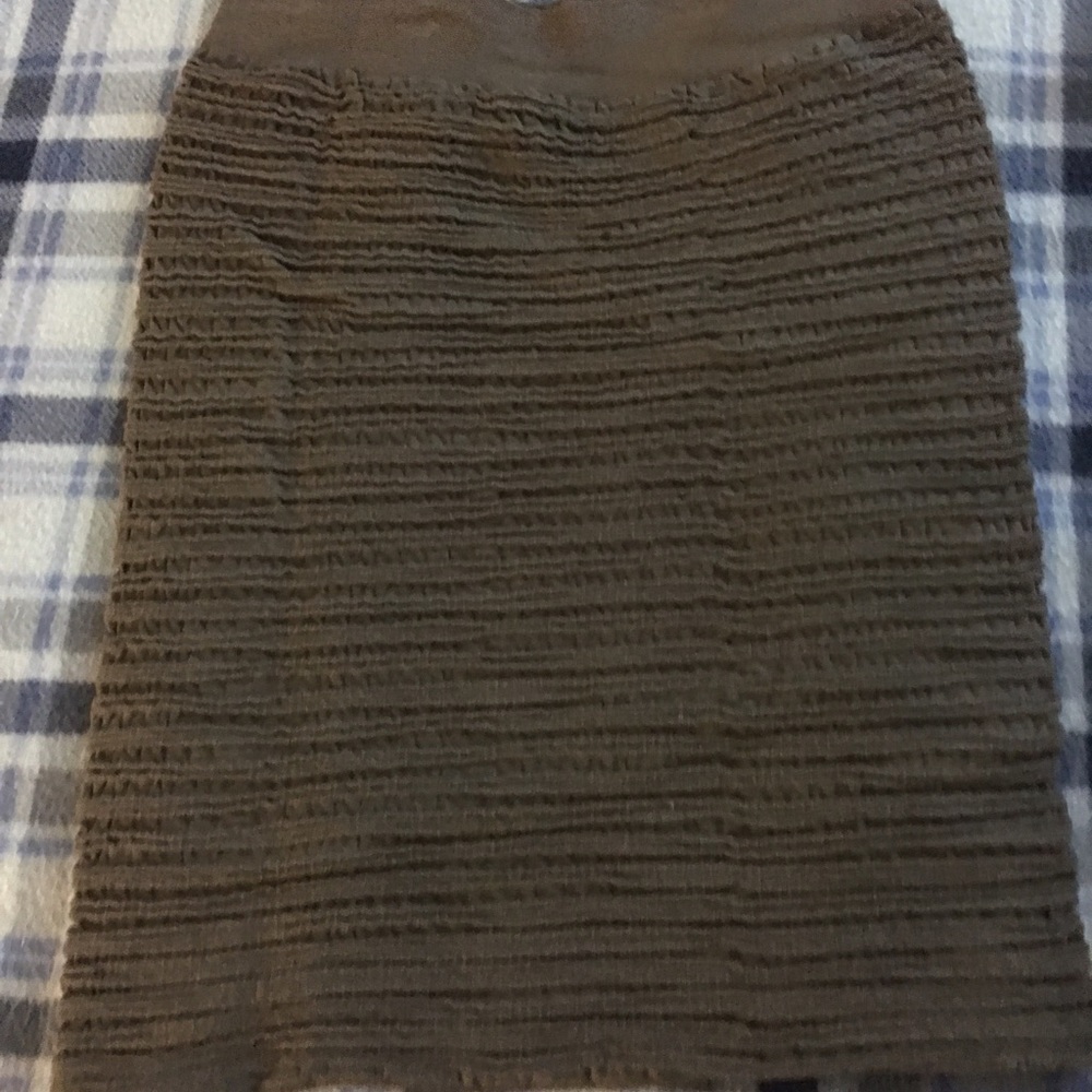 Gray pencil skirt