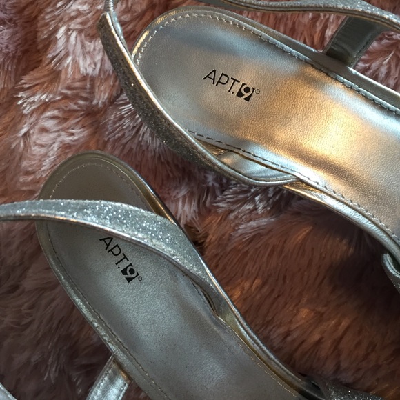 APT 9 SILVER SWIRL SHOES - Picture 3 of 4