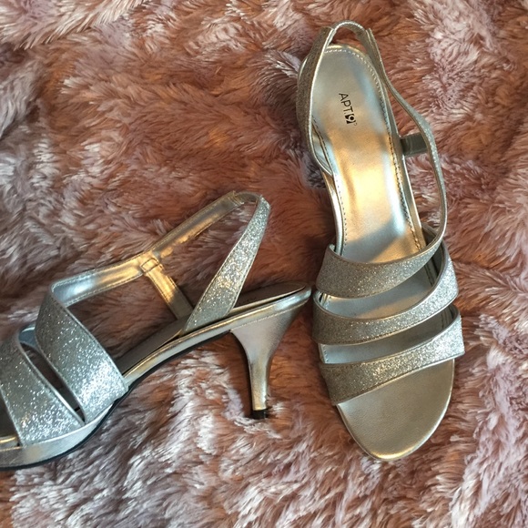 APT 9 SILVER SWIRL SHOES - Picture 4 of 4