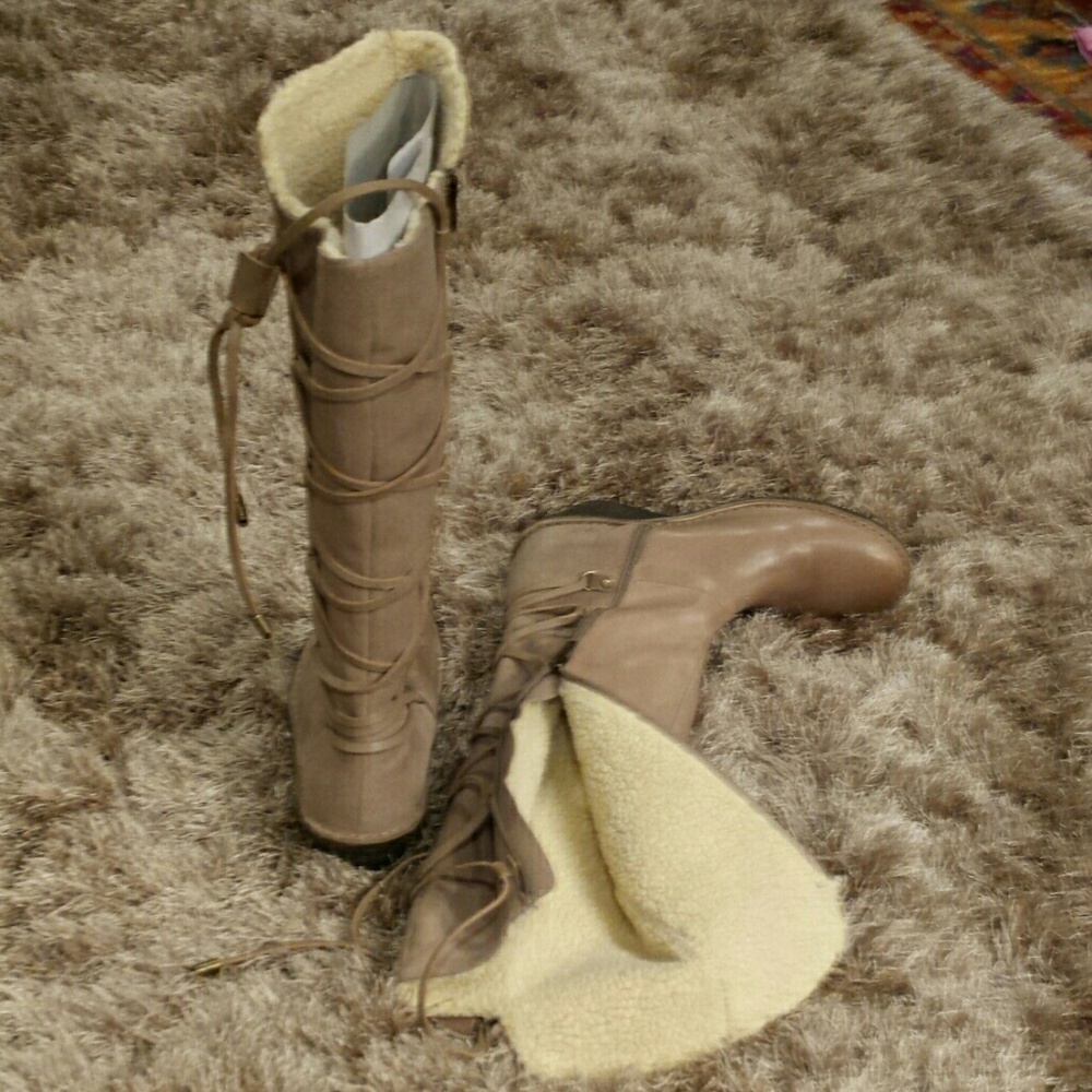 Worn once Amazing Shearling-lined leather boots!