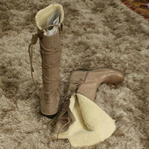 Worn once Amazing Shearling-lined leather boots!