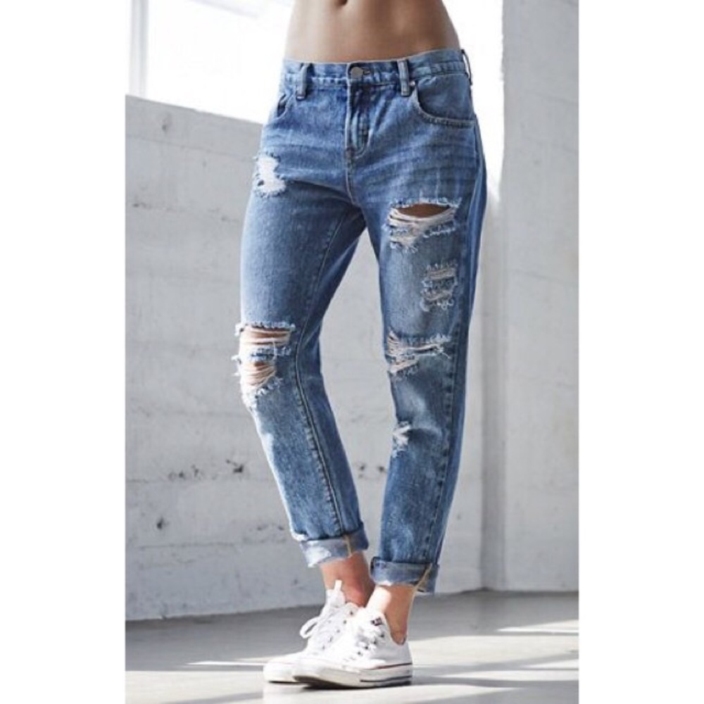 Bullhead • Ripped Skinny Boyfriend Jeans