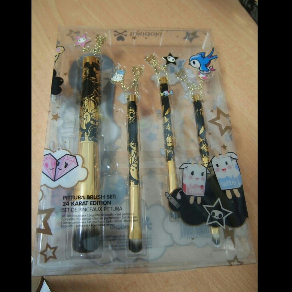 Tokidoki 24 karat gold 4 peice makeup brush set