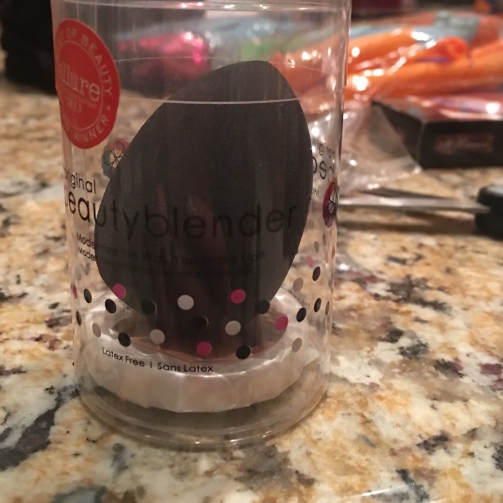 Beauty Blender w/solid blender cleanser
