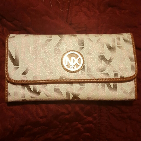 Crossbody purse with matching wallet - Picture 2 of 4