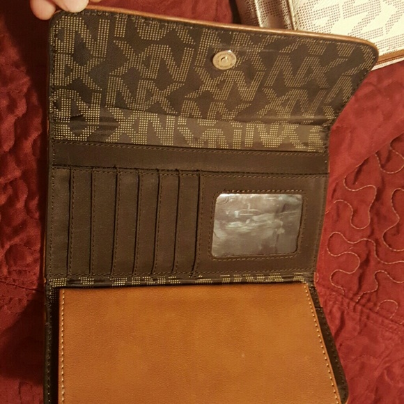 Crossbody purse with matching wallet - Picture 3 of 4