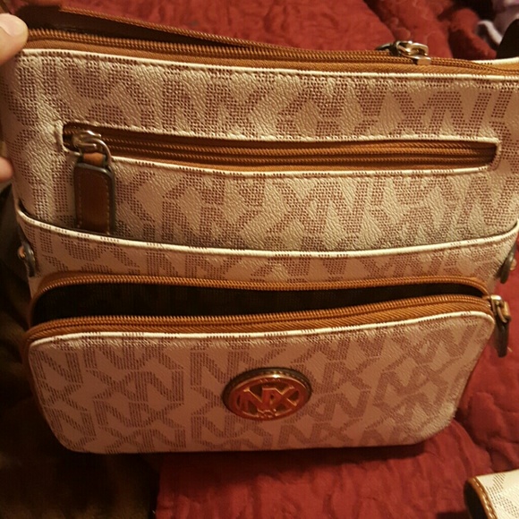 Crossbody purse with matching wallet - Picture 4 of 4