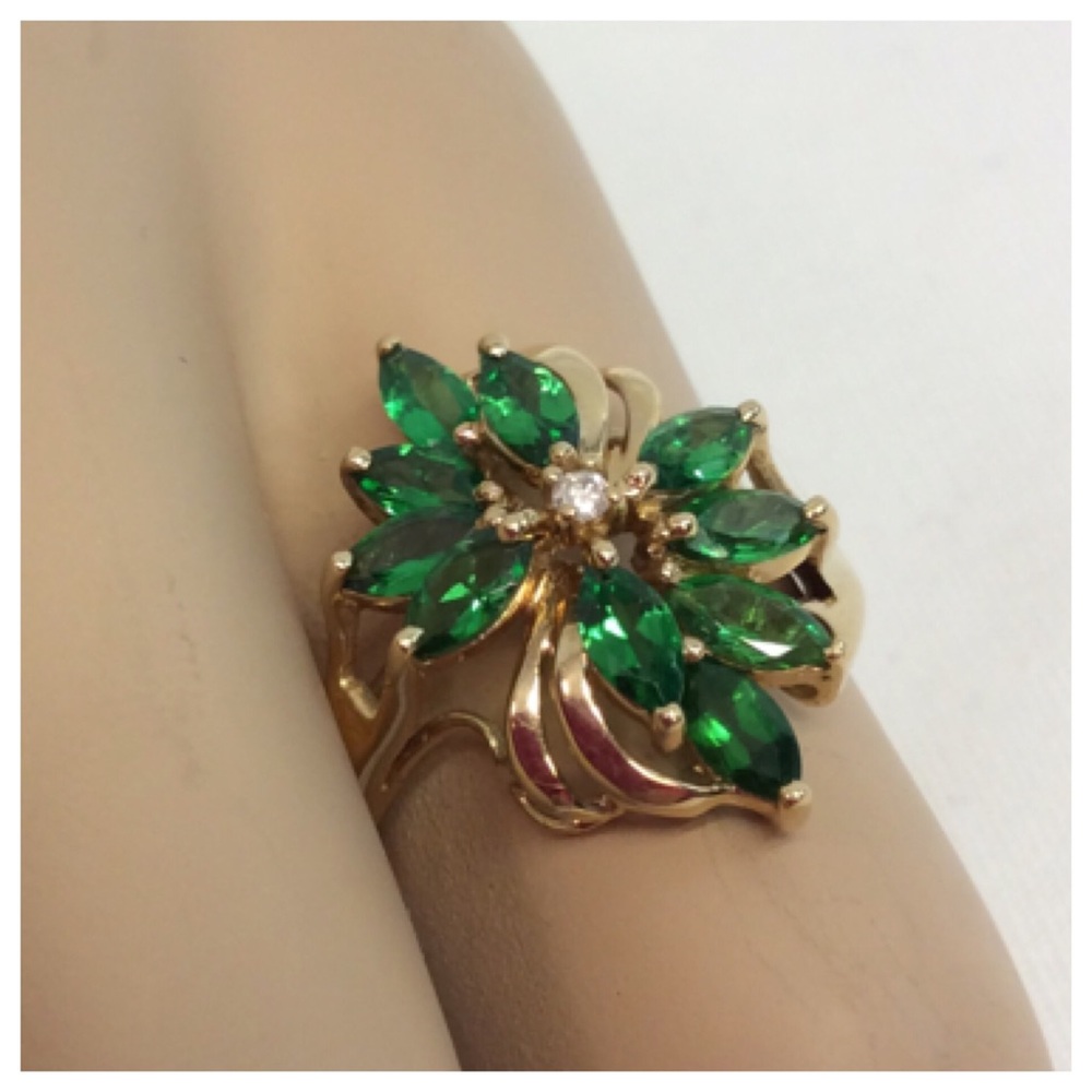 RARE TSAVORITE &.DIAMOND SET IN 14K GOLD