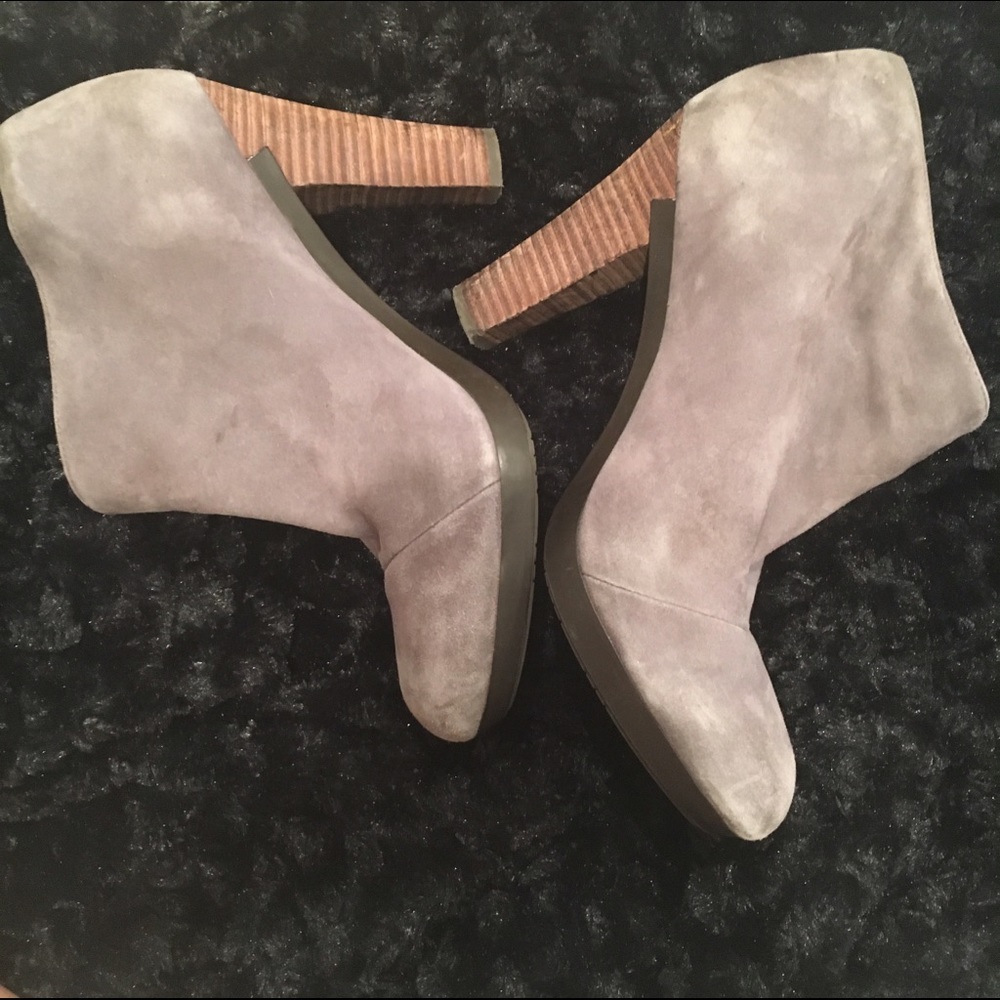 TSUBO grey suede leather ankle boots