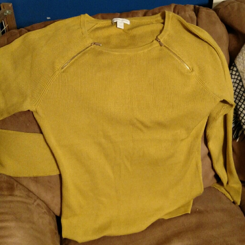 New York & Co. Shartruse sweater with gold zippers