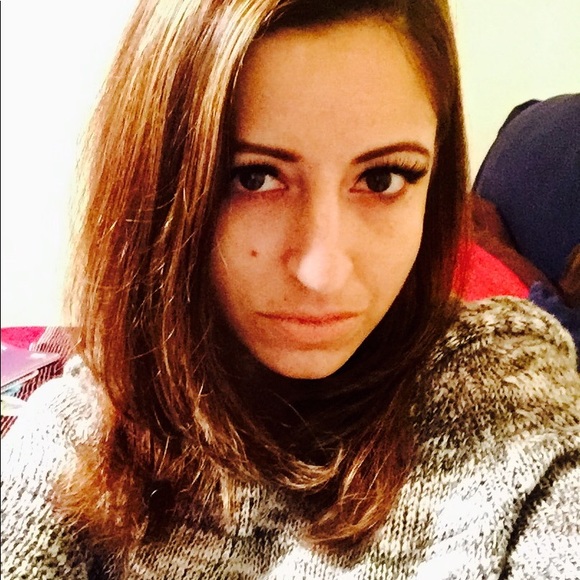 Meet your Posher, Becky - Picture 2 of 5