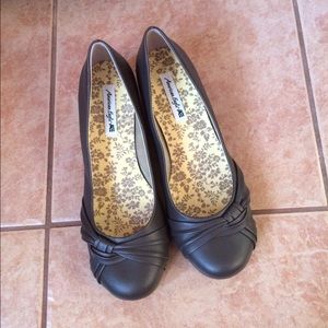 American Eagle shoe.