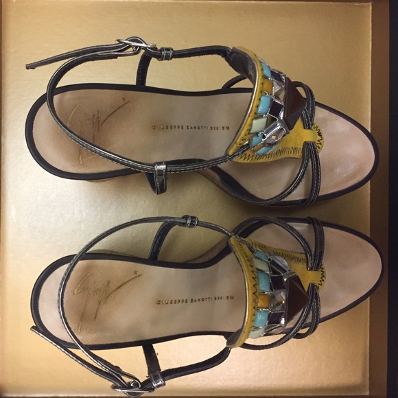Giuseppe Zanotti 36.5 Plott 110 Camoscio in Ocra Giuseppe Zanotti 36.5 Plott 110 Camoscio in Ocra